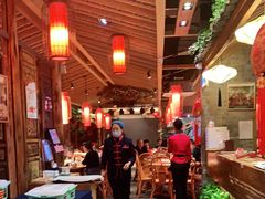 -野山舂·贵州现舂酸汤火锅(鸿通城店)