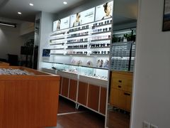 -视野联行眼镜•蔡司•依视路(温江店)