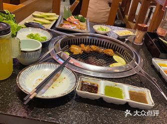 太古里对面的日式烤肉店 他们家的蘸碟味道超棒