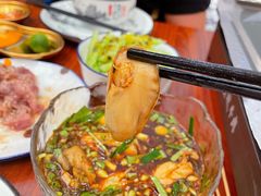 -何妹湿辣牛肉·粤式烧烤砂煲(桂雅路店)