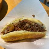 我一个女孩吃了两个牛肉烧饼，冰外酥里嫩