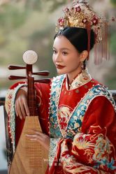 -喜爱高定婚纱摄影