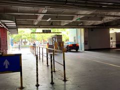 -大润发杨浦店-停车场