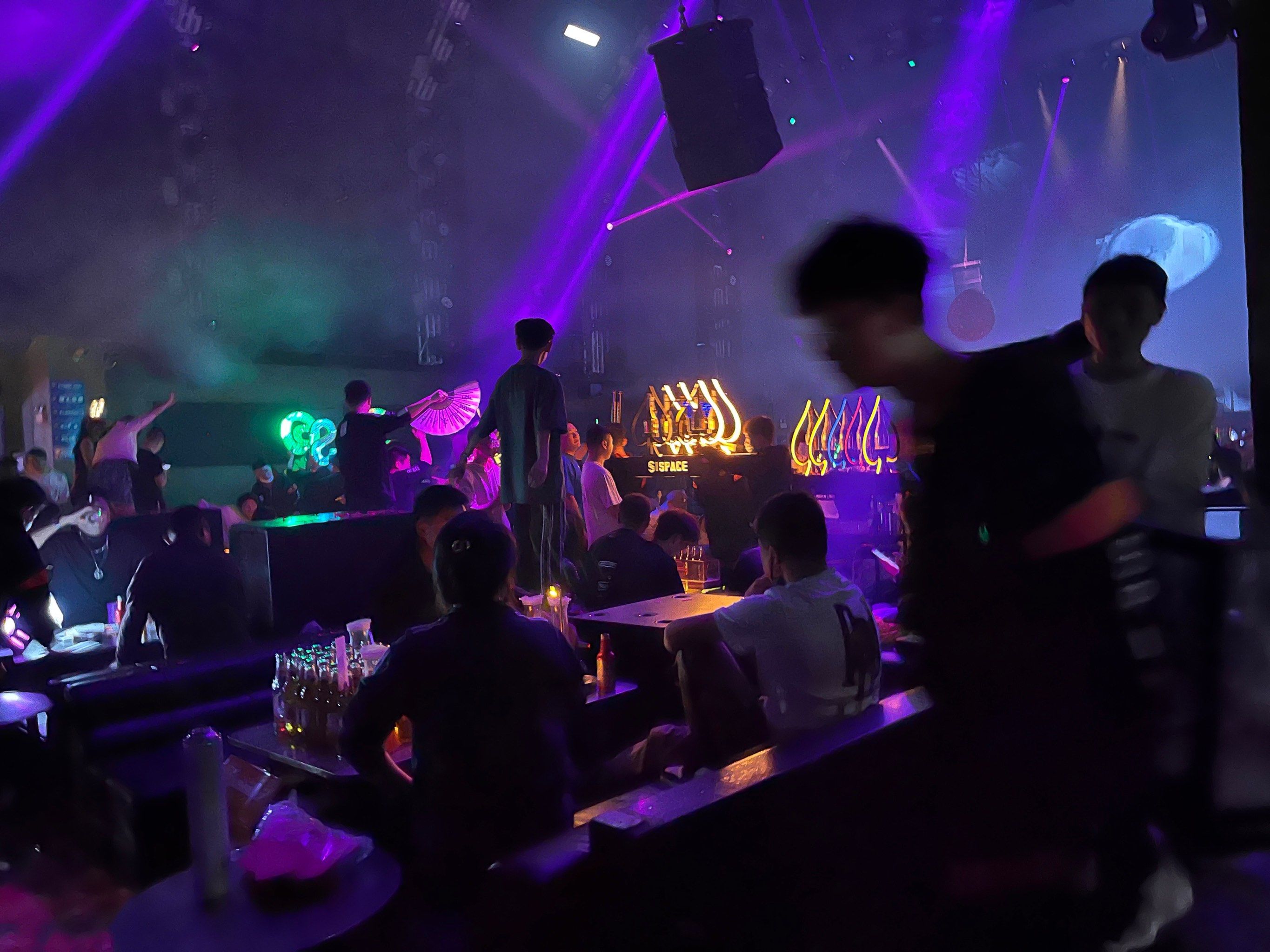 美团上团来的西藏space连锁店