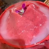 我们两个人本着不浪费的精神就点了两份牛肉，虾滑