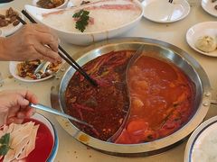 -茅草房·河畔园林火锅