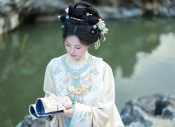 -一揽芳华汉服旗袍体验馆(拙政园店)