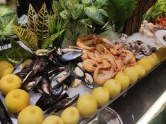 -广州万富希尔顿酒店·感趣自助餐厅·金秋蟹宴生蚝海鲜刺身烧烤
