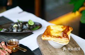 Crispy Pastry Seafood Vegetable Soup