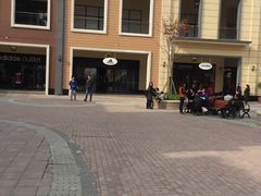 -王府井奥莱临潼小镇(临潼店)