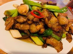 红糖馒头配秘制回锅肉-凯华海鲜火锅·传承三十六年