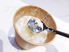 白雪黑糯米热冰粉-甜心闲生传统手工冰粉(太古里店)