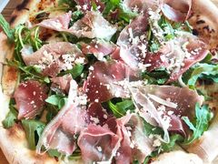 火腿芝麻菜披萨-城市大道红炉披萨烘焙坊