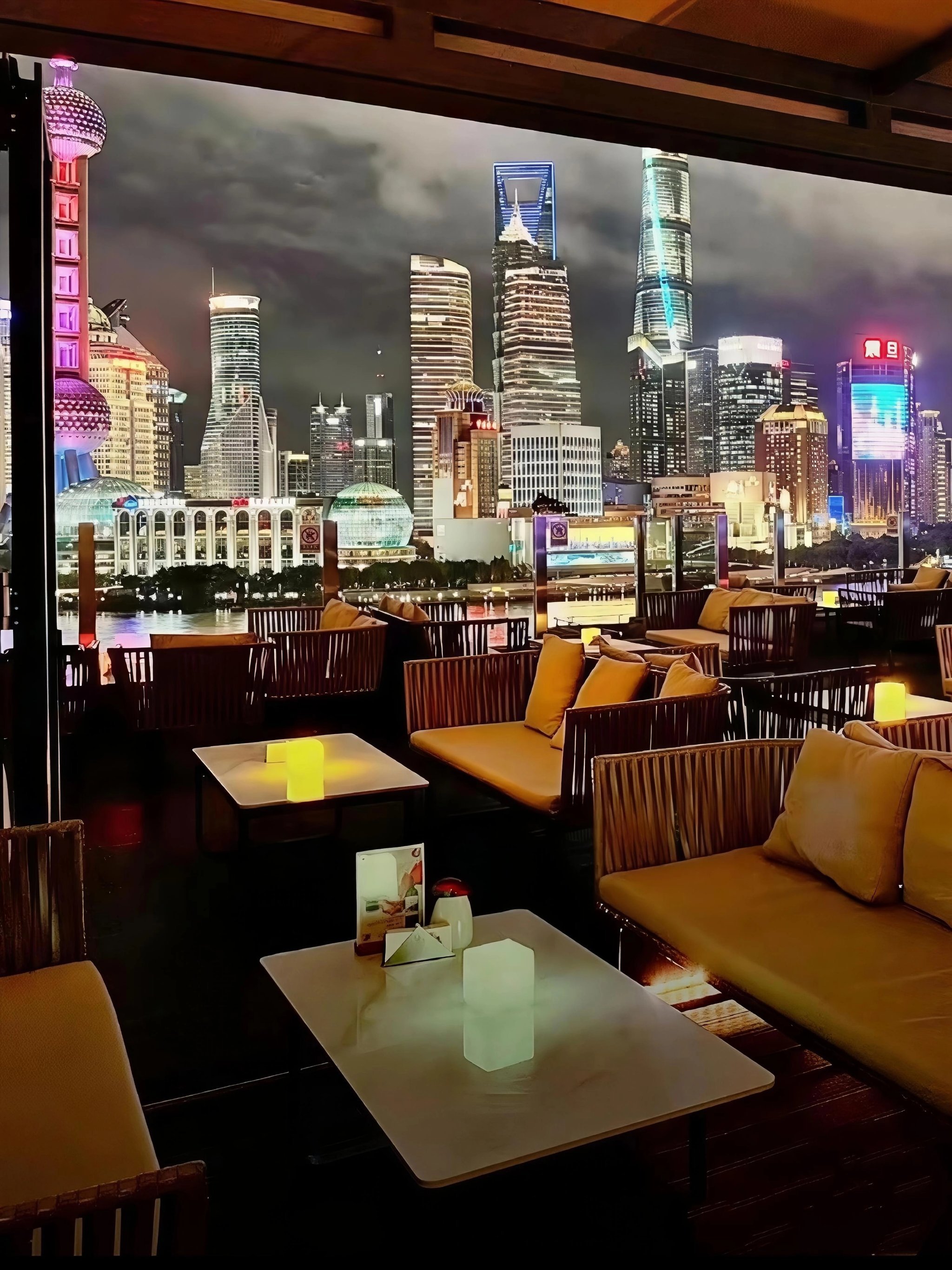 夜猫收藏!上海色戒酒吧,270°江景治愈夜