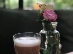 红玉鲜奶-邊渡咖啡