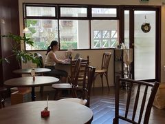 -Café Monson