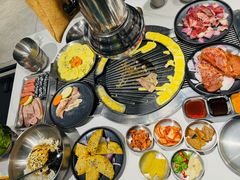 -山野的朋友露营炭火烤肉