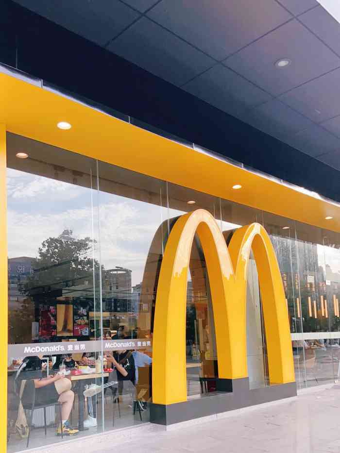 麦当劳(鄞州万达广场店)-"金拱门这季的新品竟然是糖炒栗子味的甜筒,.