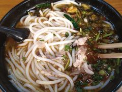 -鸿浩扒猪脚米线