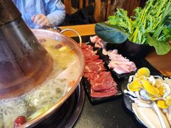 -果松木炭酸菜铜火锅·外婆参鸡汤