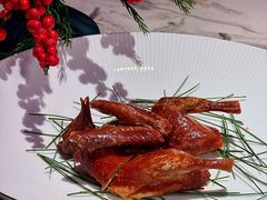 玻璃脆皮乳鸽-曼格纳·曼芯馆(杨浦店)