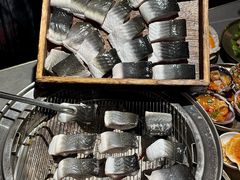 -围炉肉舍•炭烤活鳗•丹东海鲜烤肉(步行街店)