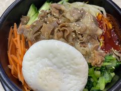 肥牛石锅拌饭-拌来拌去石鍋拌飯(文鼎店)