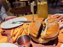 -三勾JJJ Burger&Coffee(梅溪湖店)