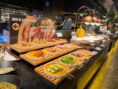 -钱小奴海鲜自助黑金店(杭州滨江龙湖店)