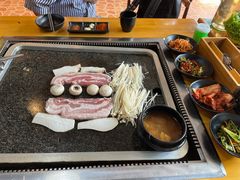 -小黑猪石板烤肉(皇冠花园店)