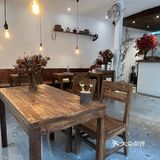 浪漫的街边花园咖啡甜品店