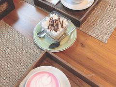 -Chom Cafe and Restaurant