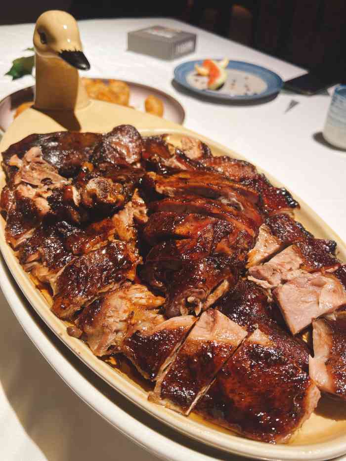 八府香鸭(华山路店)-"他家的招牌菜八府香鸭惊艳到我了,酱香浓郁.