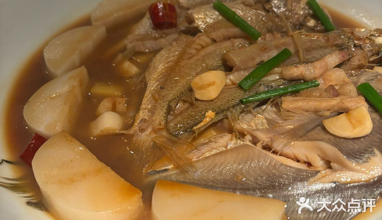 新荣记小酒馆更适合喝酒聊天吃吃小菜逛逛外滩