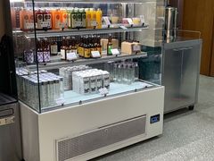 面包甜点陈列柜-OUR Bakery(三里屯太古里店)