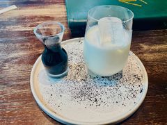 -Chom Cafe and Restaurant