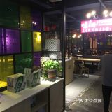 我们进去的时候一楼满座了，坐的2楼