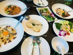 -Chom Cafe and Restaurant