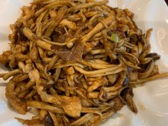 鲜茶树菇炒肉丝-马凯餐厅(地安门店)