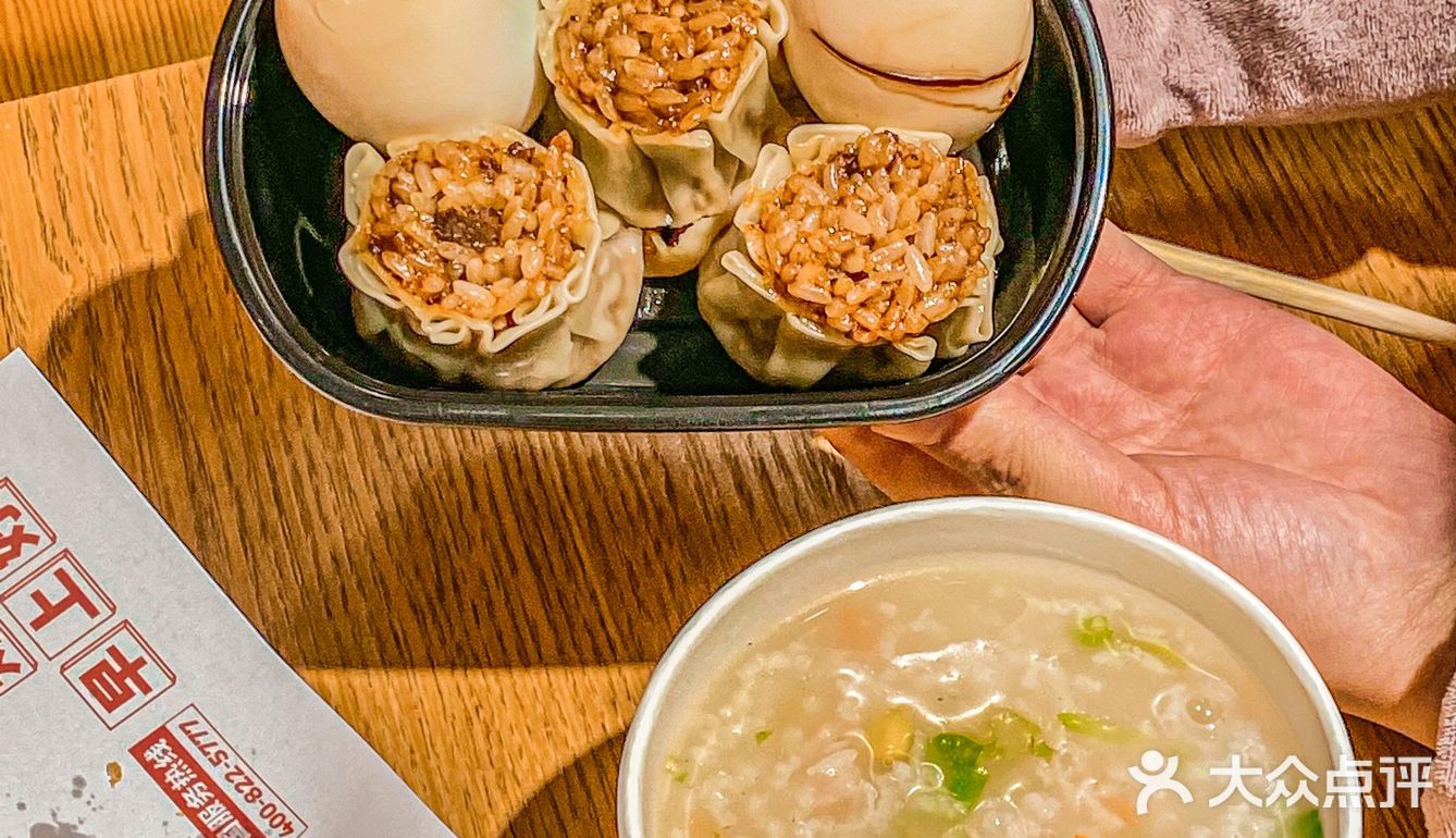 在郑州有好多家店铺!不怕找不到 再忙也不要忘记吃早餐哟