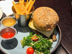 香浓蘑菇牛肉汉堡-bluefrog蓝蛙(恒隆广场店)