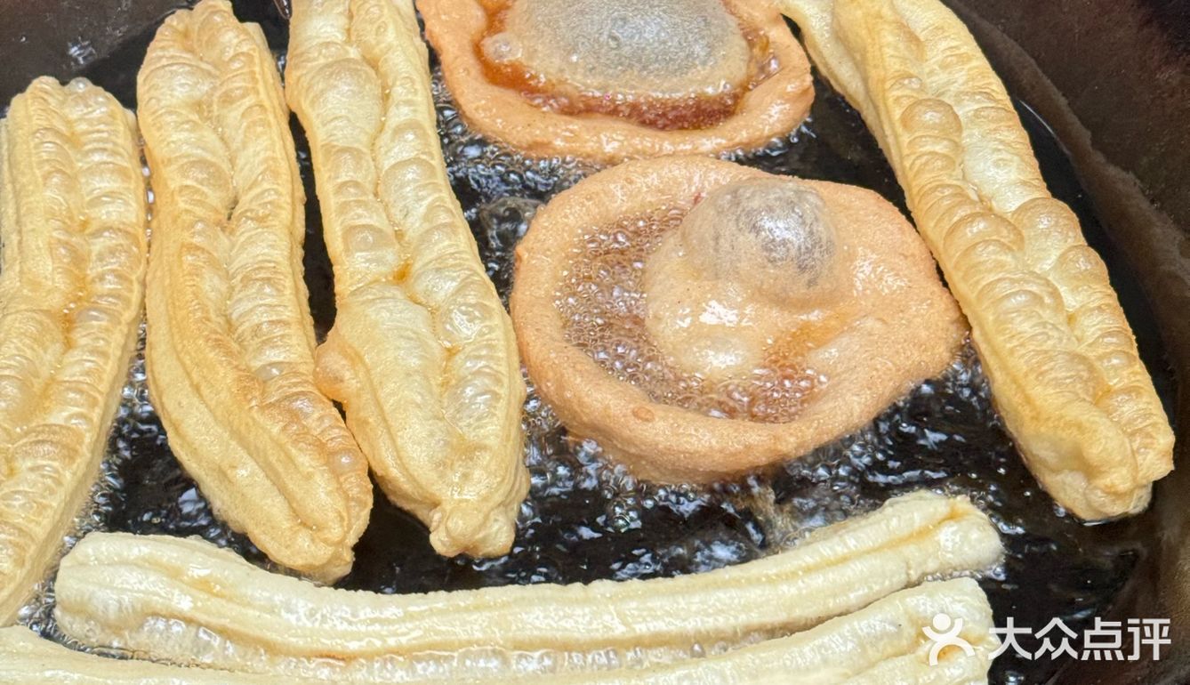 12:51:06 阅读 0 评论 2 点赞 2 广东人早茶宵夜标配的"油炸鬼" 但必