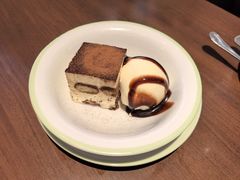 提拉米苏蛋糕配香草冰激凌-萨莉亚意式餐厅(杭州滨江天街店)