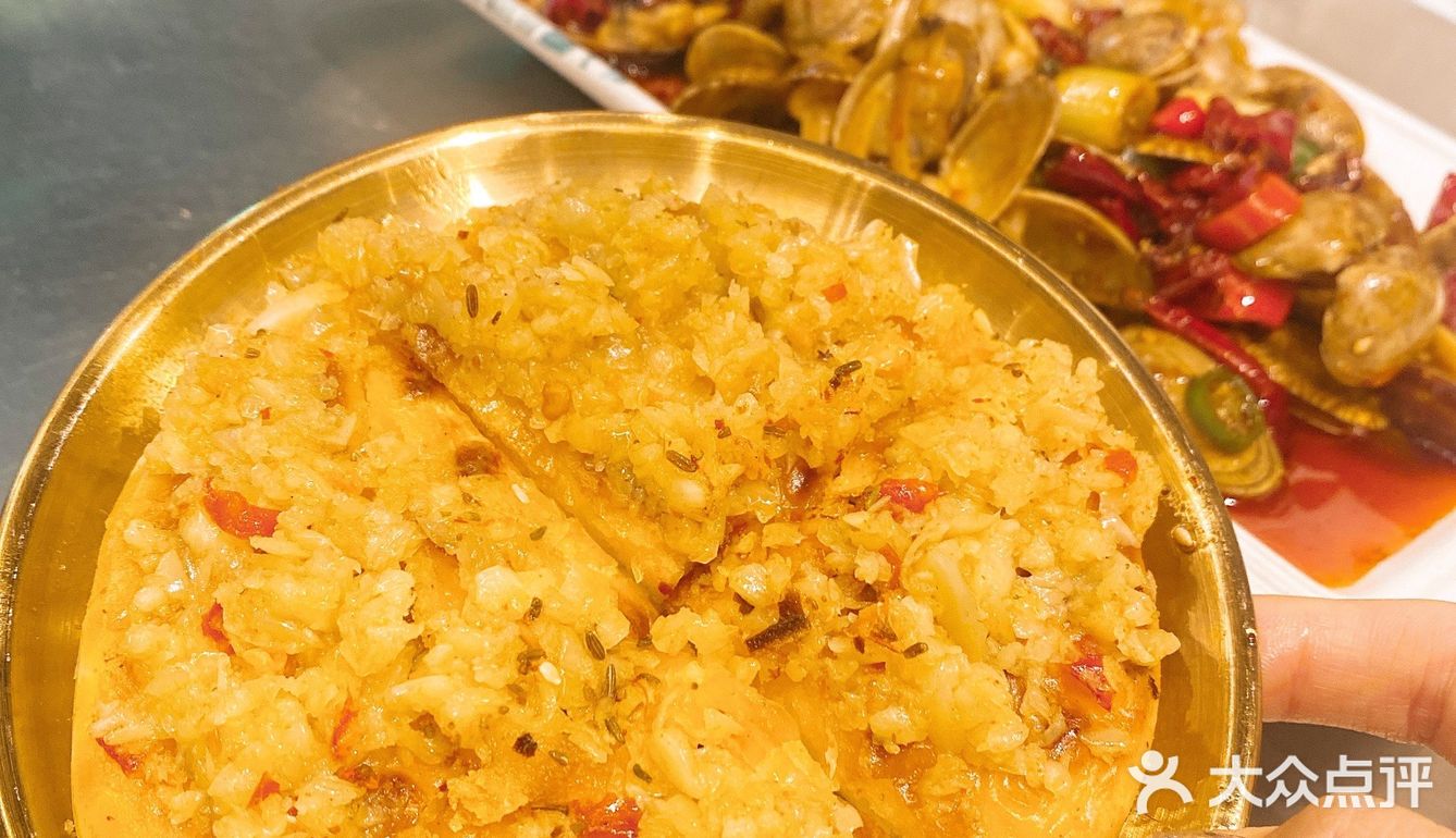 推荐点这个油饼,上面的蘸料不要太好吃