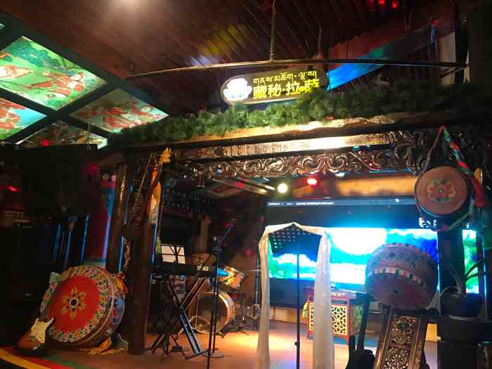 藏秘拉萨酒馆-"餐吧酒吧合二为一, 每晚十点就有藏式歌舞.