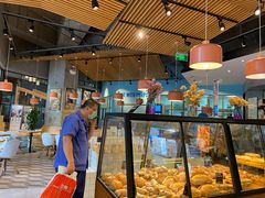 面包甜点陈列柜-Dough&Joe团憩(瑞虹天地月亮湾店)