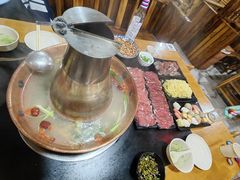 -果松木炭酸菜铜火锅·外婆参鸡汤