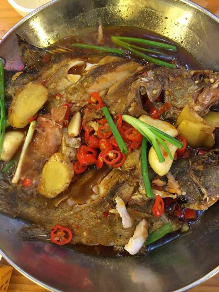 衡东三樟土菜馆(南岳店)-"就在大庙后门,出去,导航走路20分钟左右.