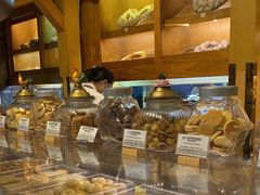 面包甜点陈列柜-丽都DELICATESSEN熟食店