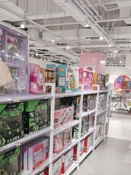 -嗨本可潮玩仓(大兴大悦春风里店)